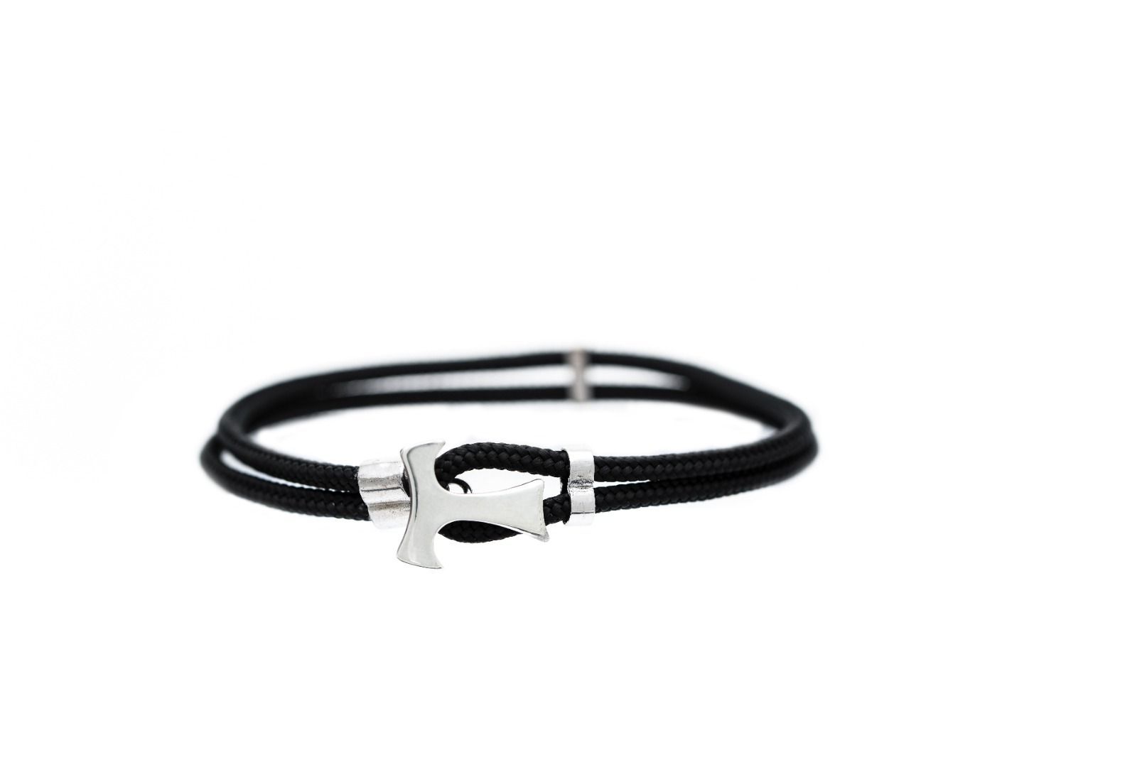 Bracelet made of white synthetic cord black silver details. (AGI 282/B-NE)